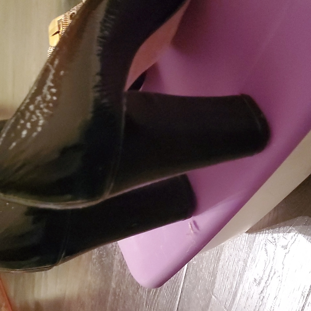 Shoe - Picture 2 of 5